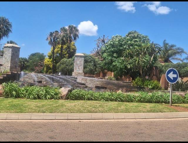 4 BEDROOM DUPLEX FOR SALE IN MOOIKLOOF RIDGE ESTATE